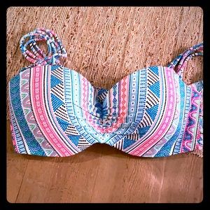 Colorful size 32/34D bikini top by Coco Reef